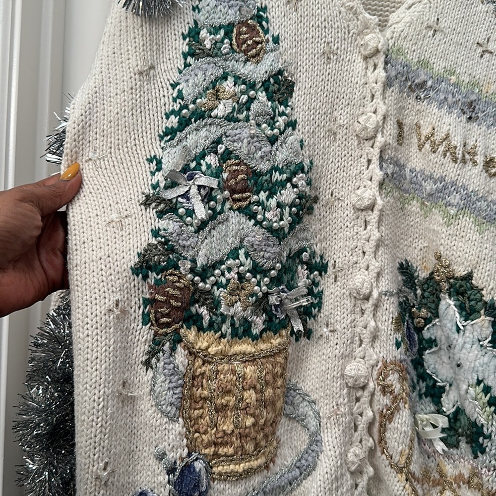 Unique Cream UGLY Christmas sweater XL that LIGHTS UP! Battery pack operated 🎄 - Picture 2 of 10